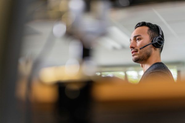 HP Poly Voyager 4320 Microsoft Teams Certified USB-C Headset +BT700 dongle HP POLY VOYAGER 4320 MICROSOFTTEAMS CERTIFIED USB-C HEADSET BT700 - Image 3