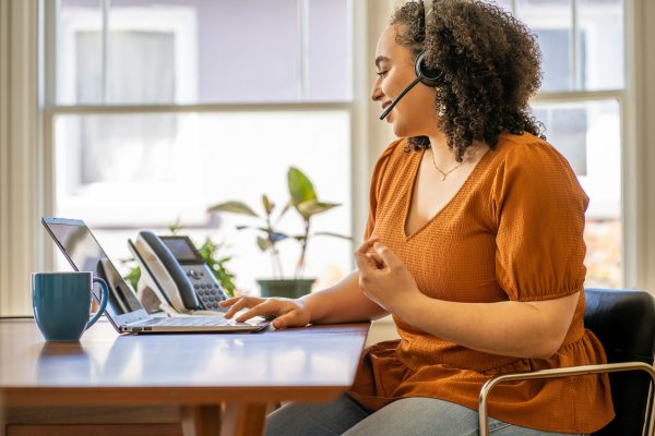 HP Poly Voyager 4320 Microsoft Teams Certified USB-C Headset +BT700 dongle HP POLY VOYAGER 4320 MICROSOFTTEAMS CERTIFIED USB-C HEADSET BT700 - Image 4